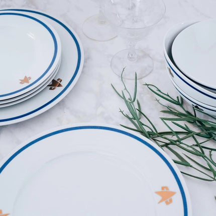 Star Trek TNG Delta Classic Logo 16pc Dinnerware Set